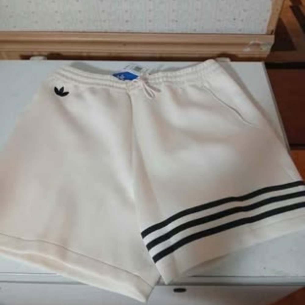 adidas Originals Neuclassic Shorts